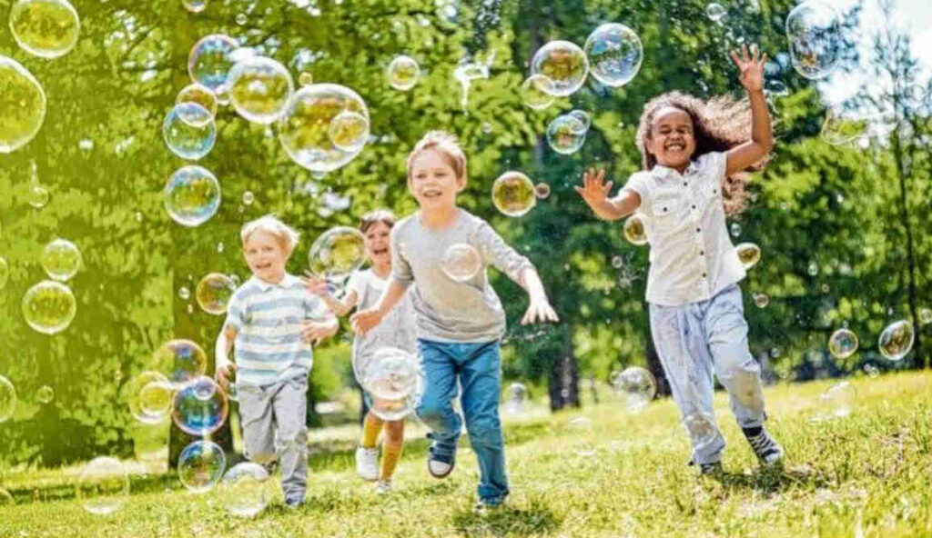 Kinderschutzbund informiert zum Tag der gewaltfreien Erziehung über die Bedeutung des Spielens als Kinderrecht.